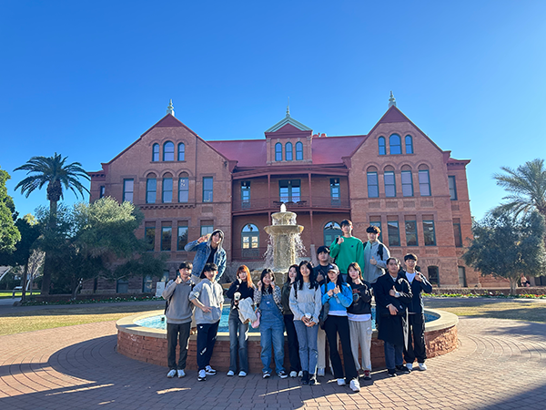 yonse-university-exchange-students-in-front-asu-old-main