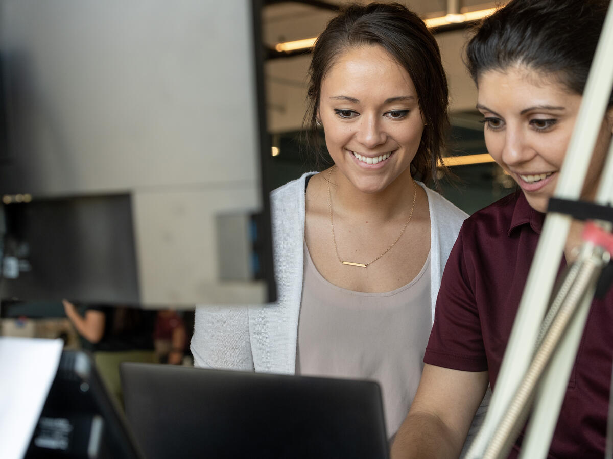 asu-health-solutions-two-female-student